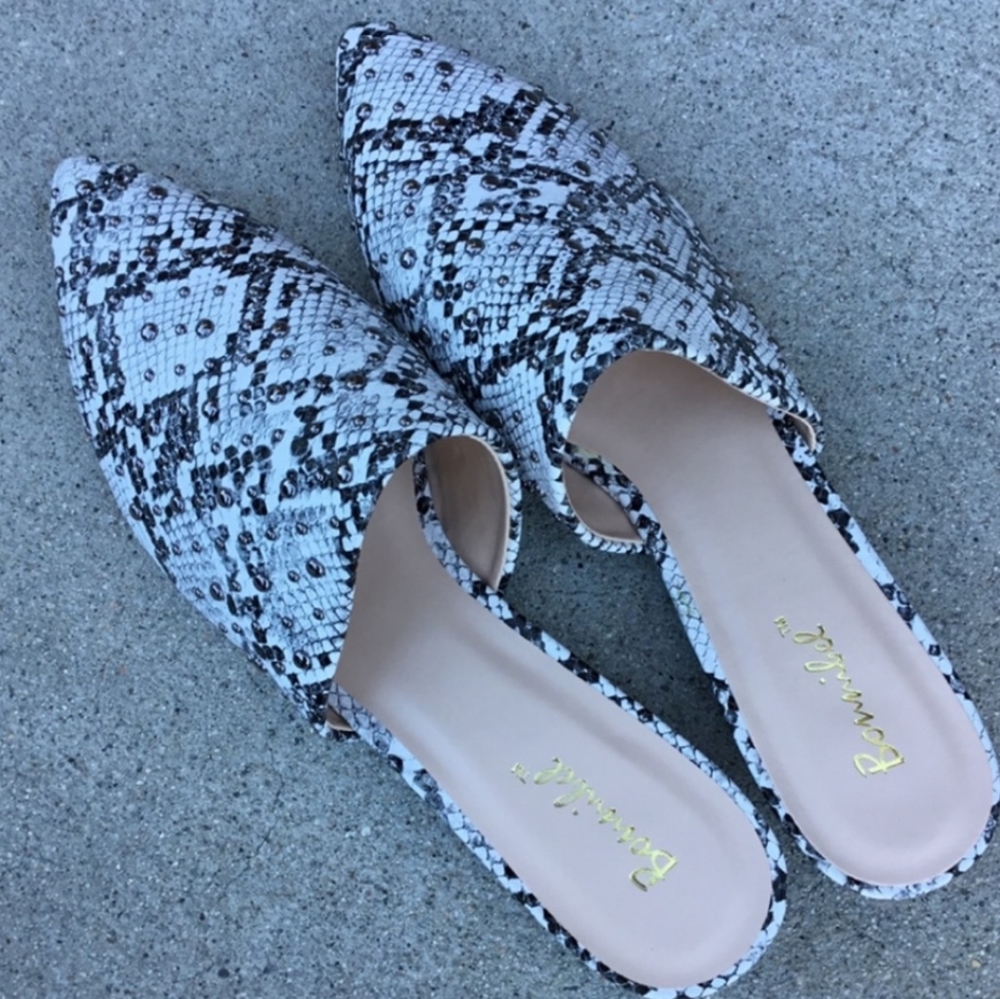 HOST PICK Studded Snakeskin Mule slides - Picture 4 of 9